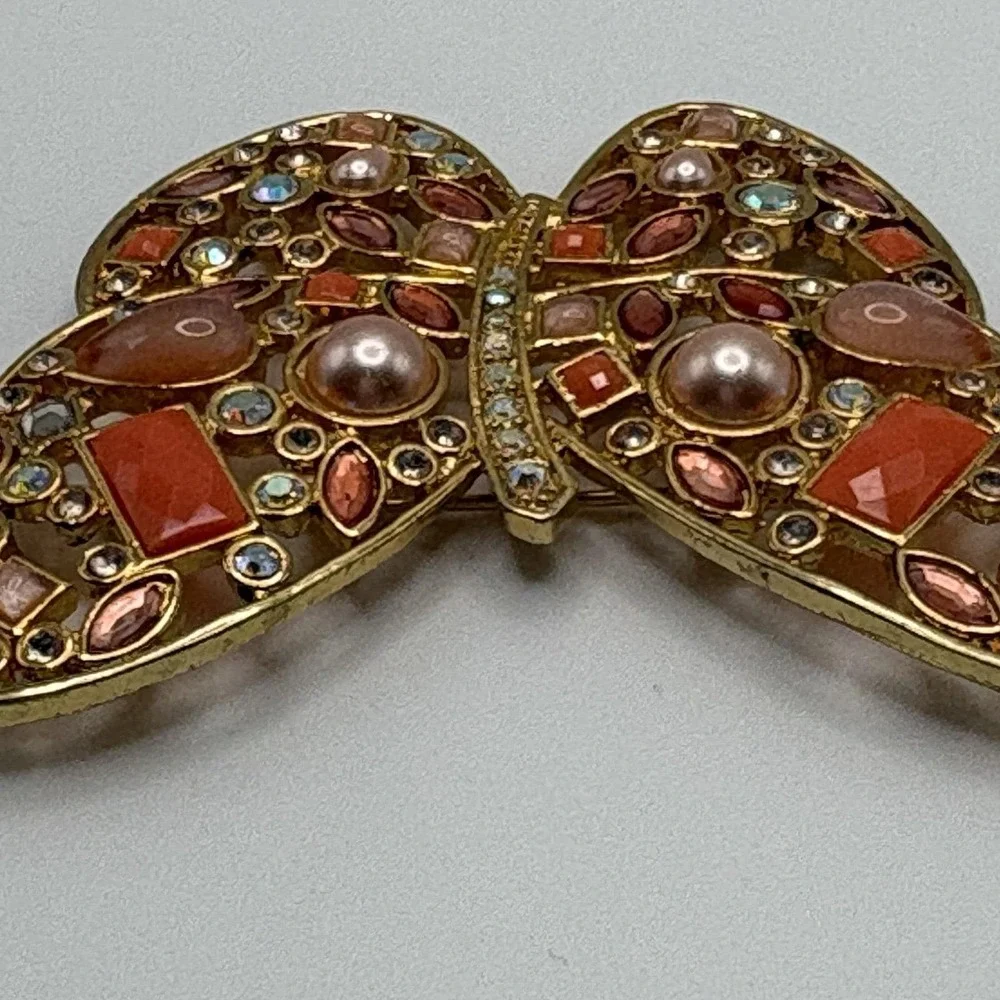 Vintage Butterfly Brooch Pin Faux Pearl Cabochons Peach Sparkly LAILA ROWE